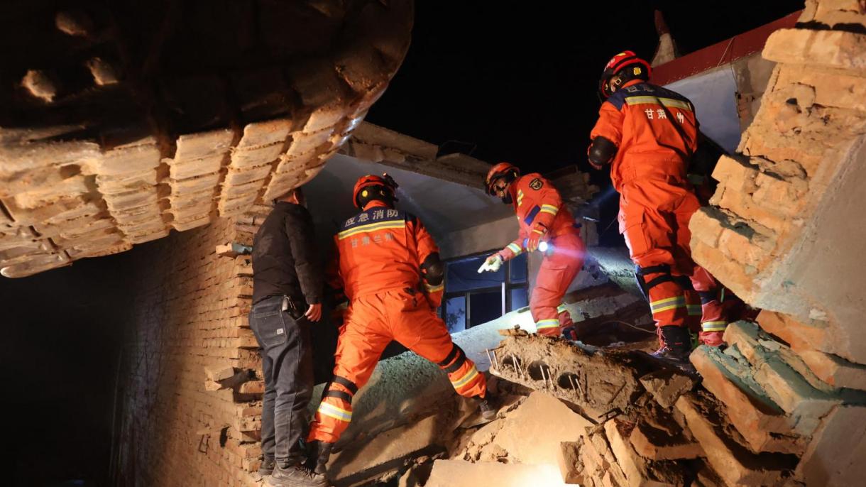 زمین لرزه 6.2 ریشتری در چین؛ 127 نفر جان باختند