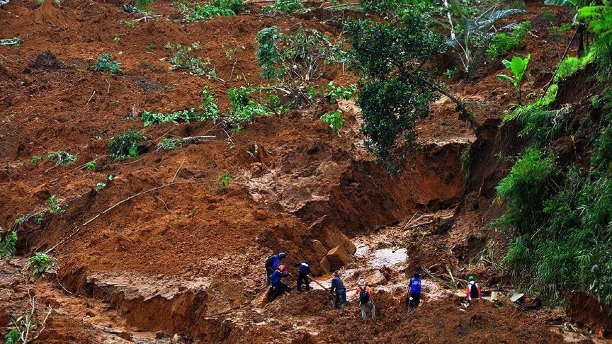 尼泊尔洪水和山体滑坡造成17人死亡