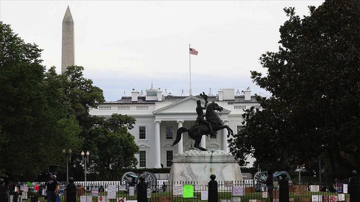 USA manifestanti hanno cercato di abbattere la statua di Andrew Jackson