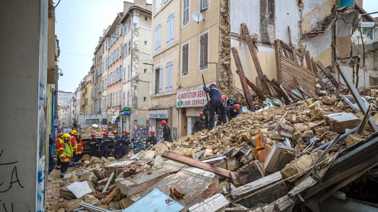 Colapsan dos edificios en Francia
