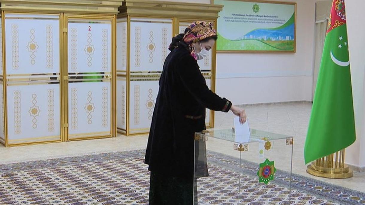 türkmenistan xelqi yéngi dölet reisini saylash üchün bélet tashlidi