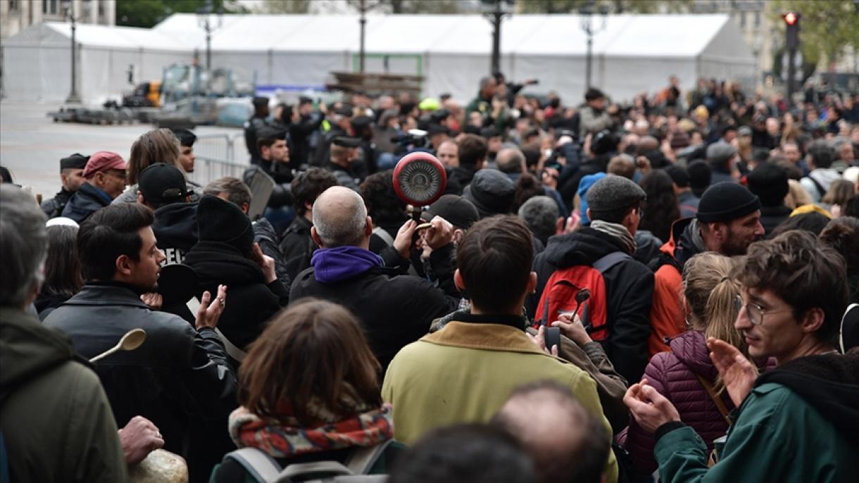 مخالفان قانون بازنشستگی در فرانسه به ایستگاه‌های قطار حمله کردند