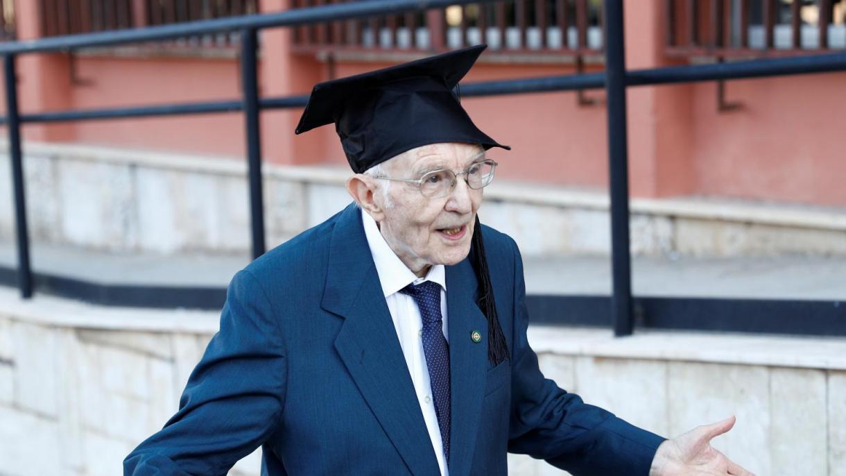 دانشجوی 96 ساله فارغ التحصیل شد