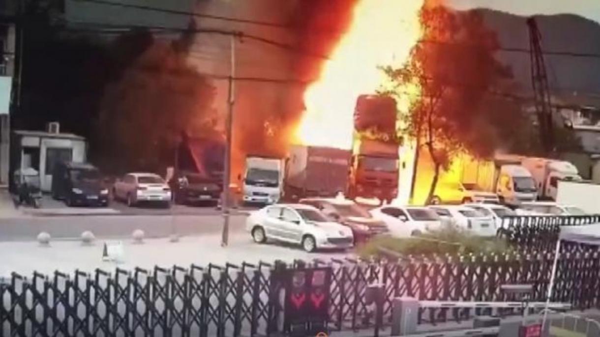 Експлозия и пожар на петролен танкер в Тайланд