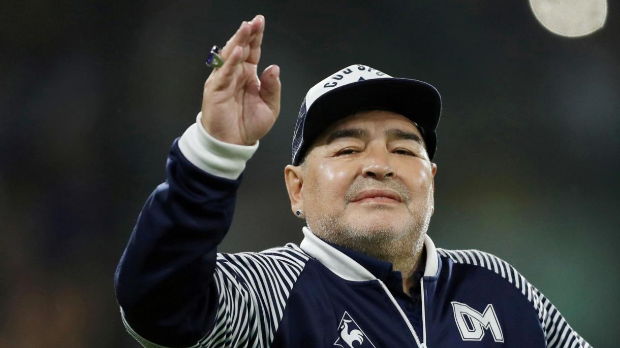 “¡Adiós El 10! #Maradona ¡Descansa en Paz!”, escribe en español el canciller turco