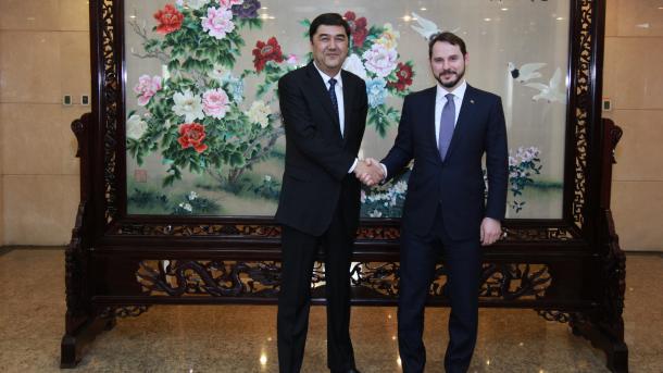 Министърът на енергетиката Албайрак е в Китай