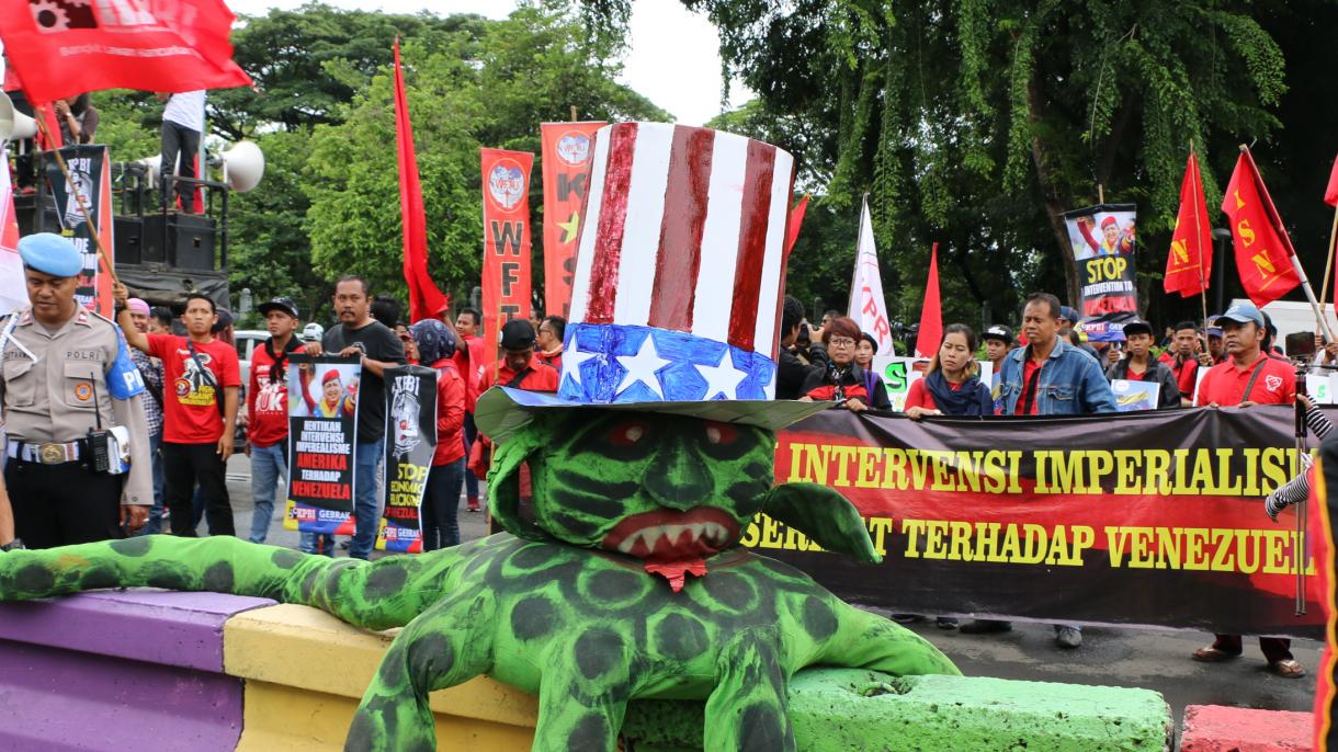 印尼民众举行示威活动声援委内瑞拉人民