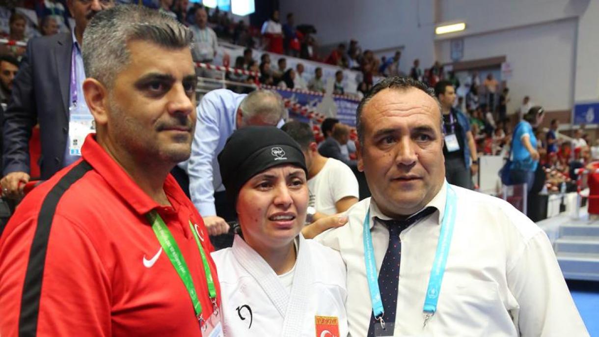 Deportista turca gana medalla de oro en karate en Sordolimpiadas