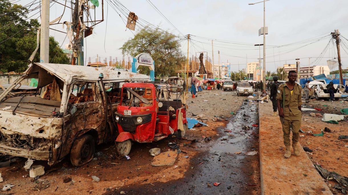 Somalide guralan bombaly hüjümde 23 adam ýogaldy