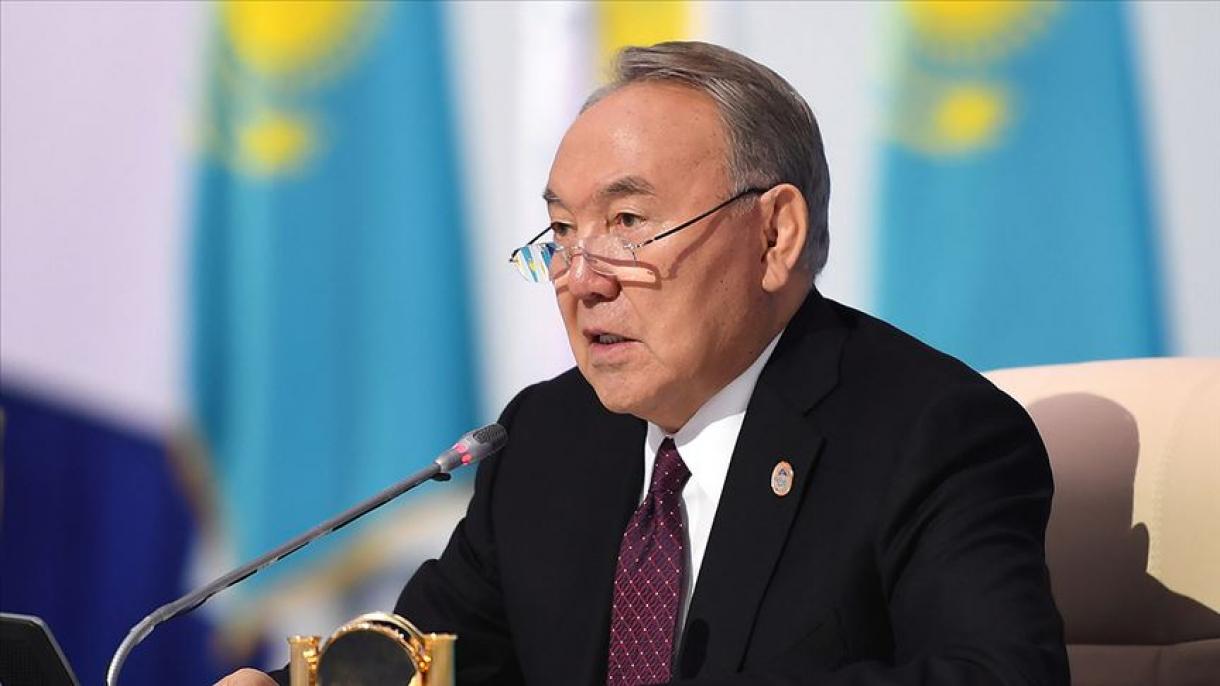 Назарбаев өкілеттігін тоқтатқанын мәлімдеді