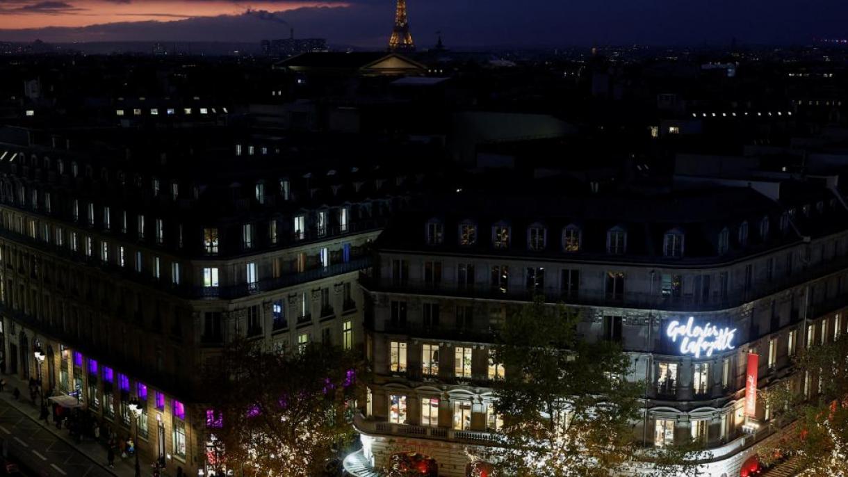 پیرس کے متعدد علاقے تاریکی میں ڈوب گئے