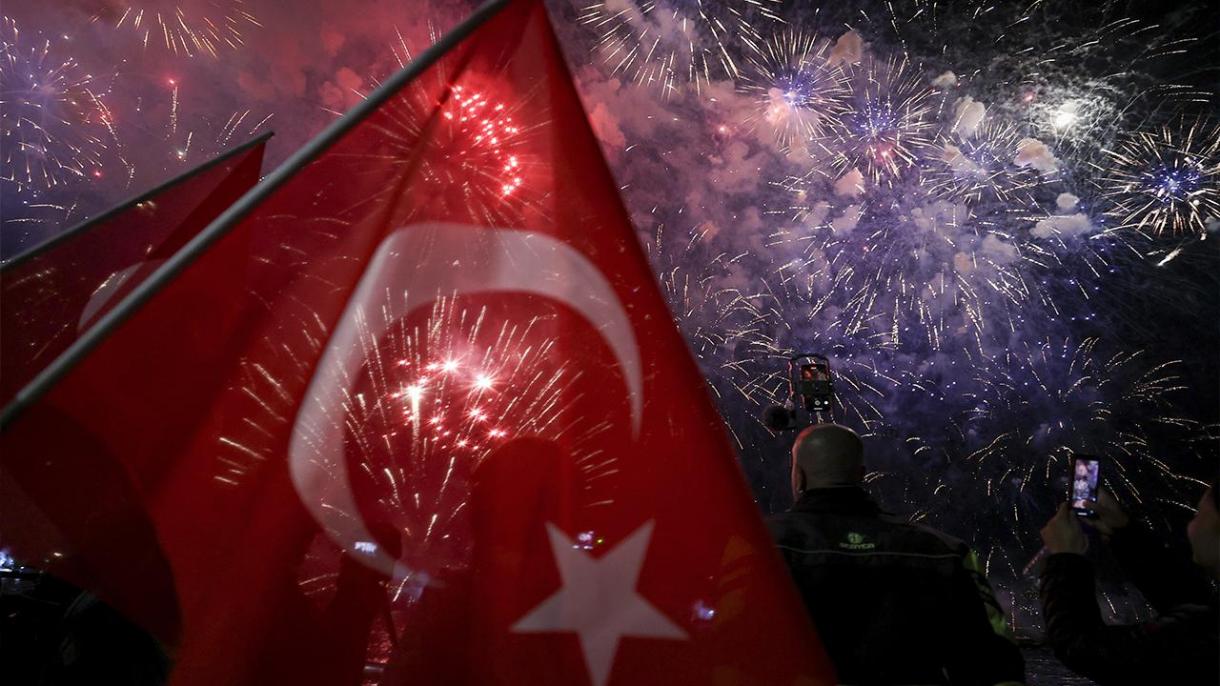 صدمین سالگرد جمهوری تورکیه در سراسر این کشور جشن گرفته میشود