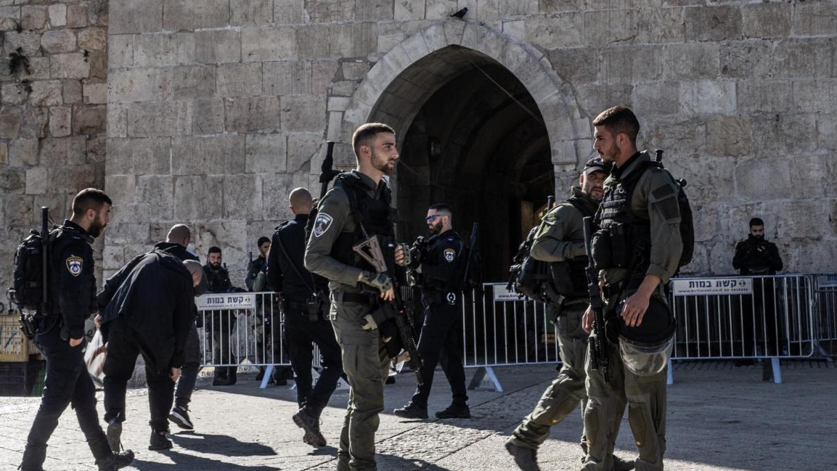 Könnygázbombát vetett be az izraeli hadsereg az Al-Aksza mecsetben