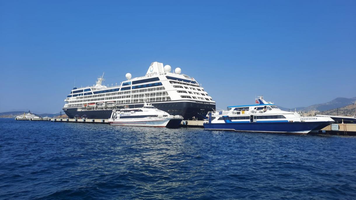 "Azamara Journey" atly kruiz gämisi Bodrum etrabyna geldi