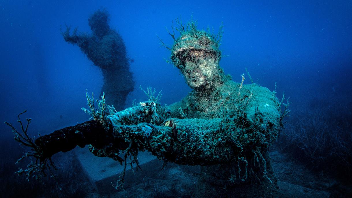 O Museu Submarino de Side exibe 117 esculturas a 24 metros de profundidade