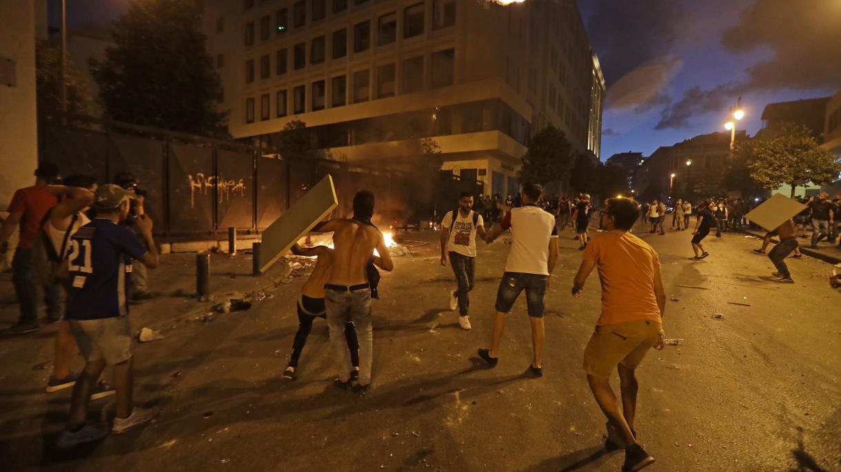 Beyrutda keçirilən etiraz aksiyalarına təhlükəsizlik qüvvələrinin müdaxiləsi