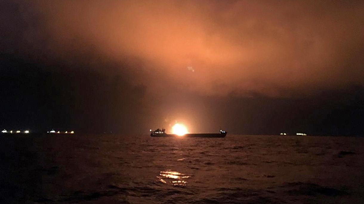 Пожар в кораб в Керченския проток...