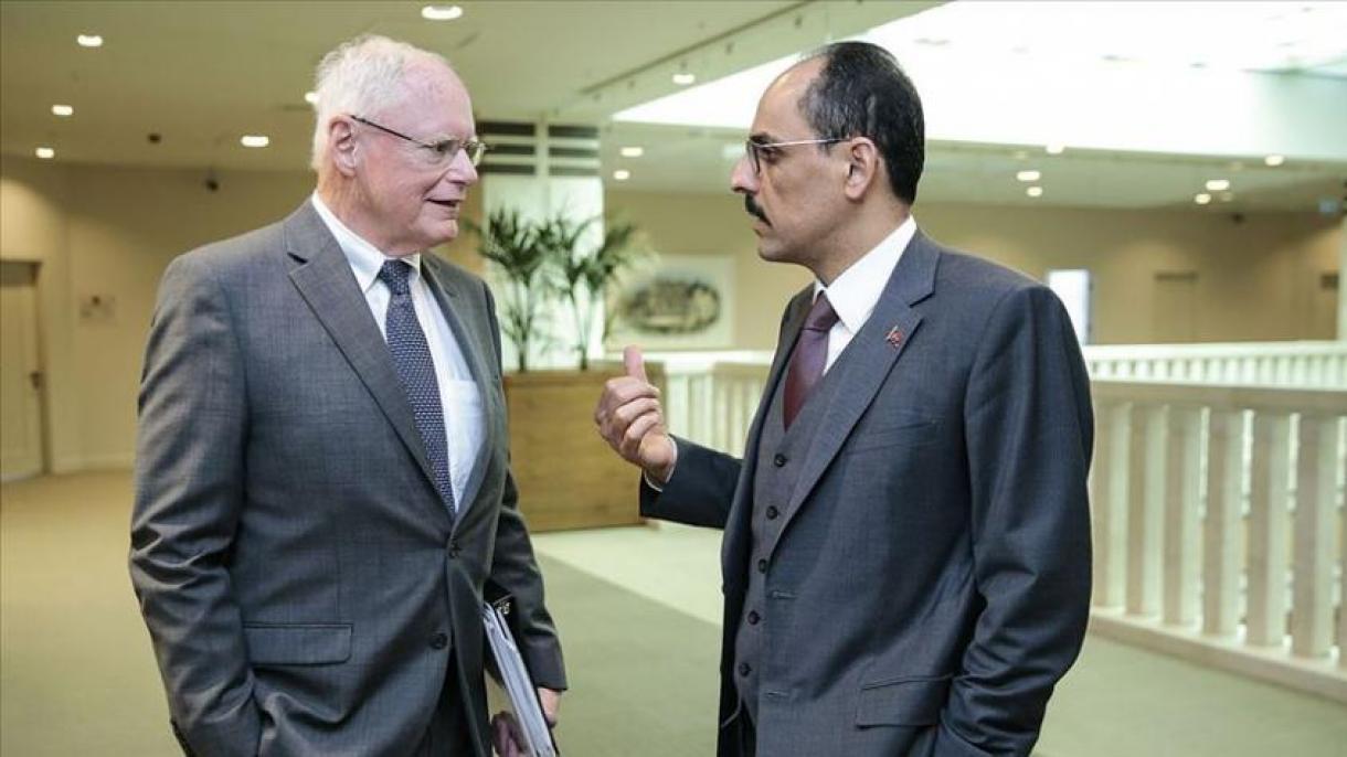 O porta-voz da presidência da Turquia se reúne com o enviado especial dos EUA para a Síria James Jef