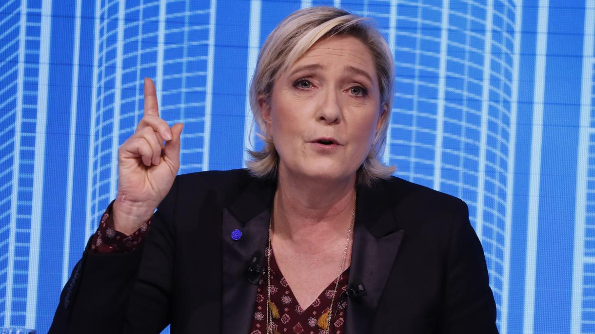 Le Pen lemond a Nemzeti Front pártelnöki posztjáról