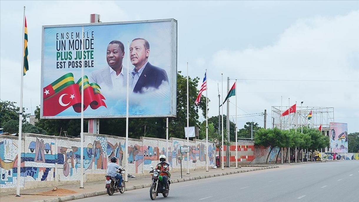 Togo poytaxti Lome ko'chalari Erdog'an va Togo Prezidenti Faur Gnassingbe suratlari bilan bezatilgan