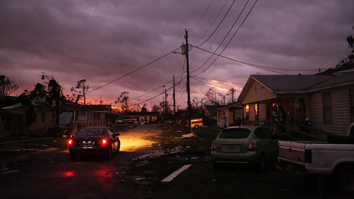 “迈克尔”飓风登陆美国佛罗里达州