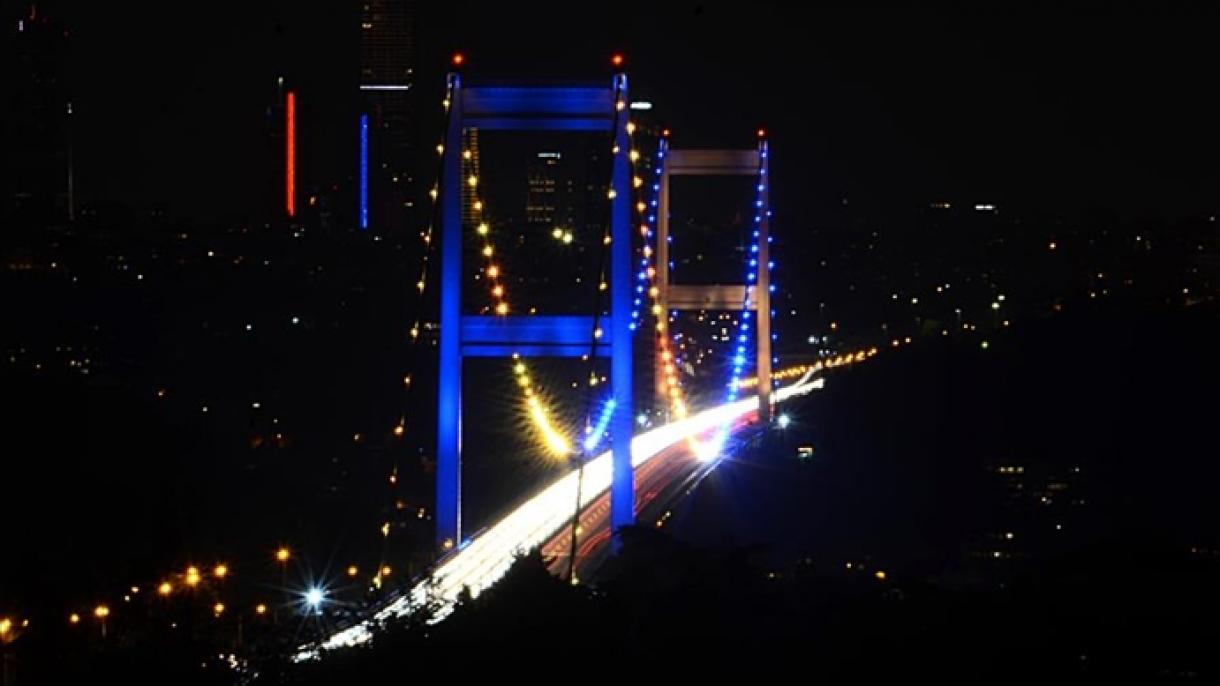 Sárgával és kékkel színezett a Fatih Sultan Mehmet-híd