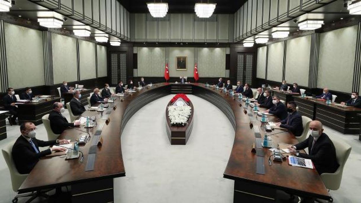 Президентският кабинет ще заседава под председателството на президента Ердоган...