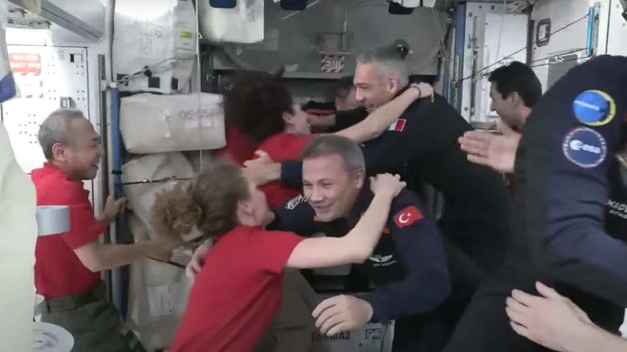国际空间站宇航员迎接Ax-3 团队