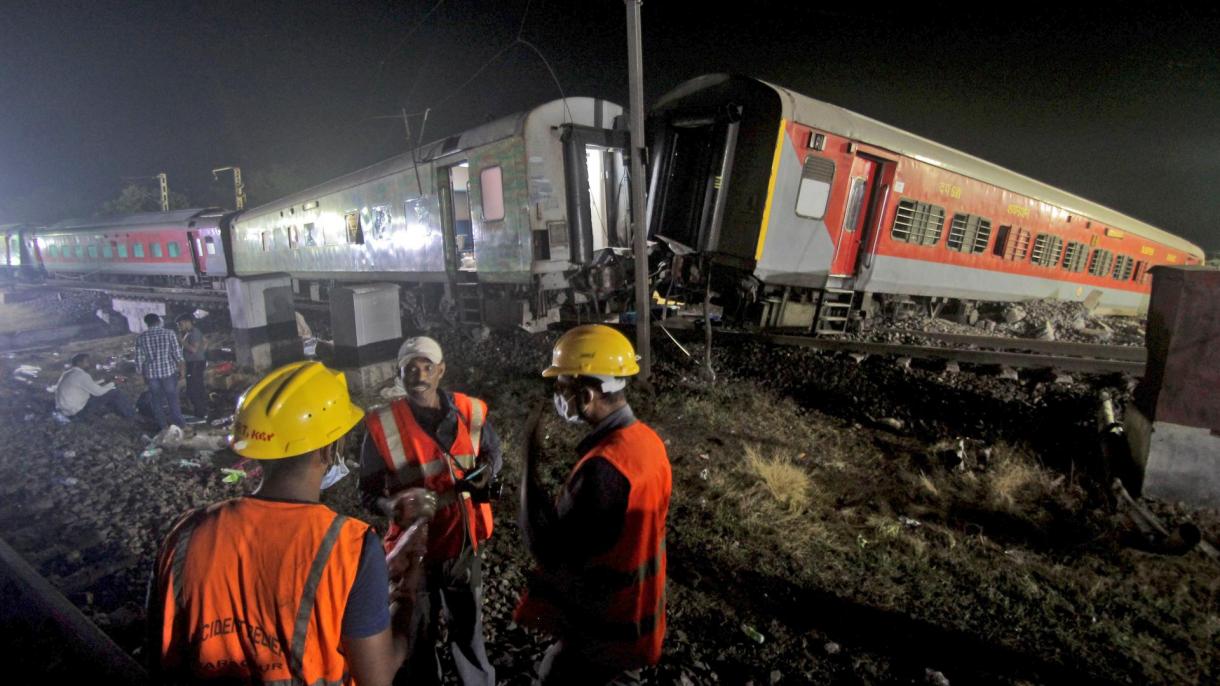 印度火车事故死亡人数已增至290人