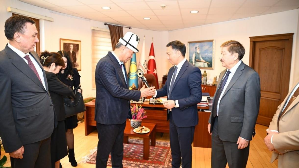 Kırgızistan Kültür Bakanı Azamat Camankulov Ankarada 4.jpg