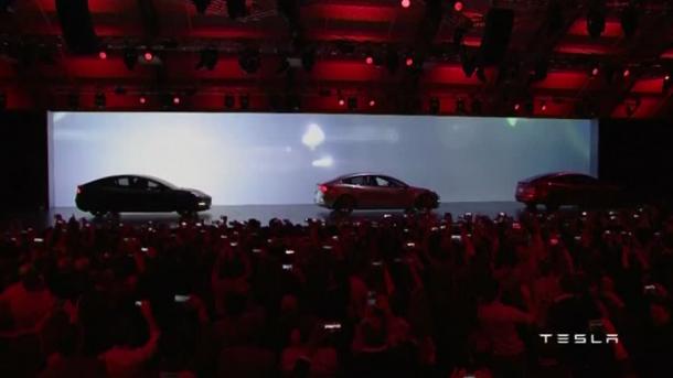 Tesla presenta su coche eléctrico ideal "para todos los públicos"