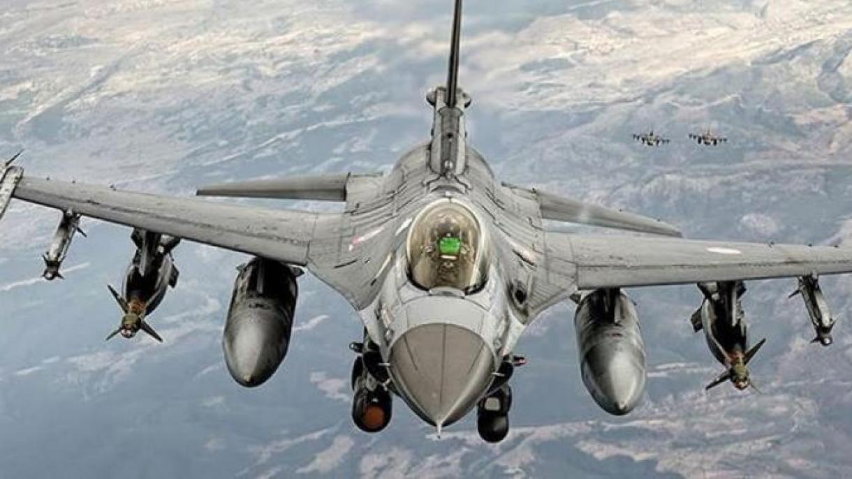 空军部队飞机在叙利亚领空飞行