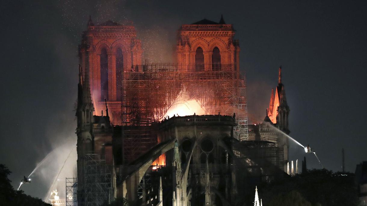 آتش سوزی در کلیسای نوتردام پاریس