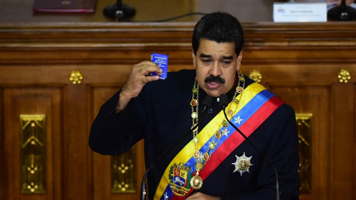 Maduro entrega proyecto de ley que da cárcel a quien "salga a la calle a expresar odio"