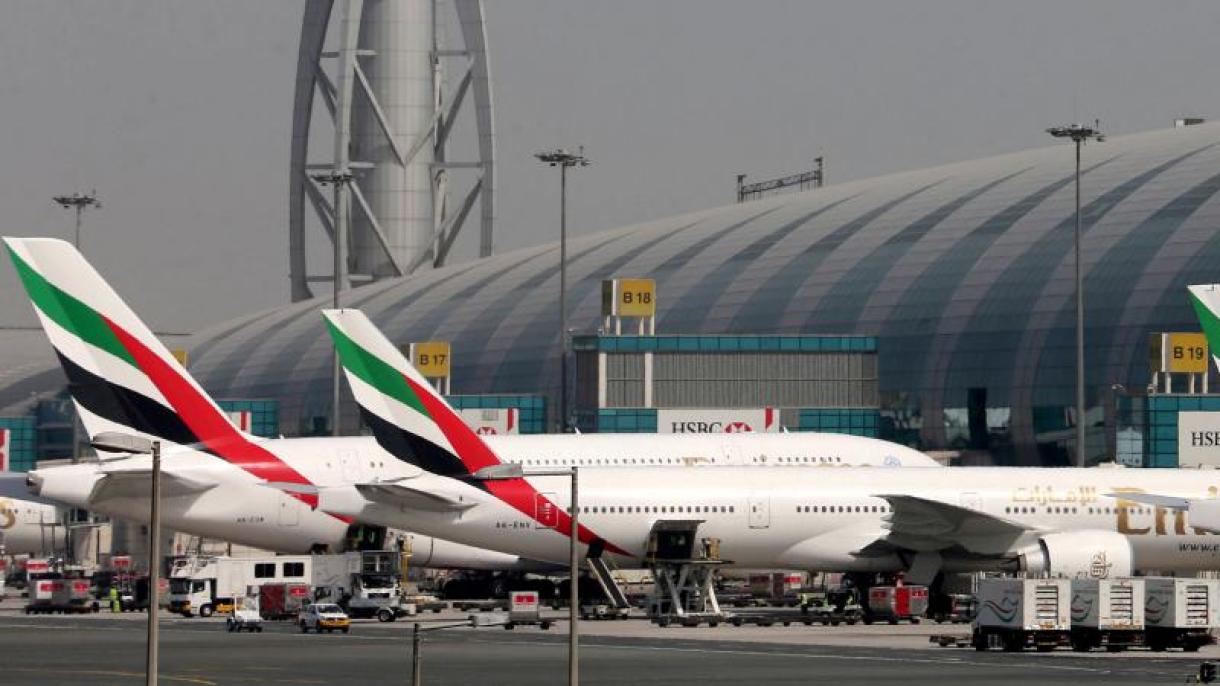 Aereo Emirates Airlines atterra in fiamme a Dubai, nessuna vittima