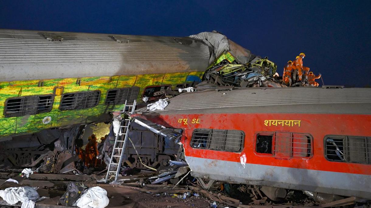 بھارت میں دو مسافر ٹرینوں کا تصادم