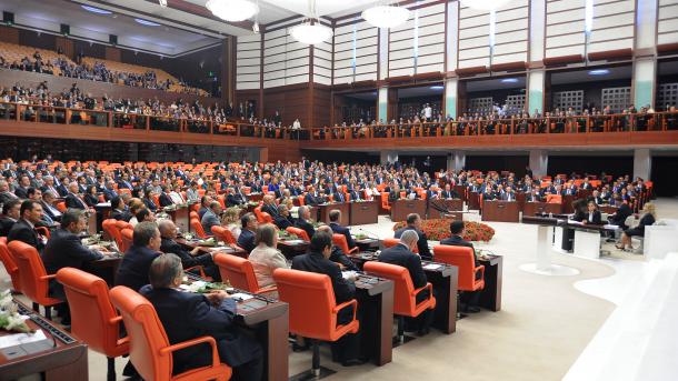 Започна гласуването над конституционната промяна за снемане на депутатски имунитет..