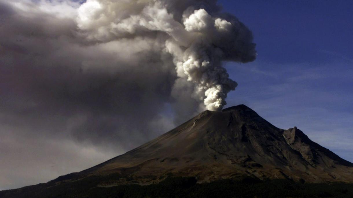 Ébredt álmából a Popocatépetli vulkán