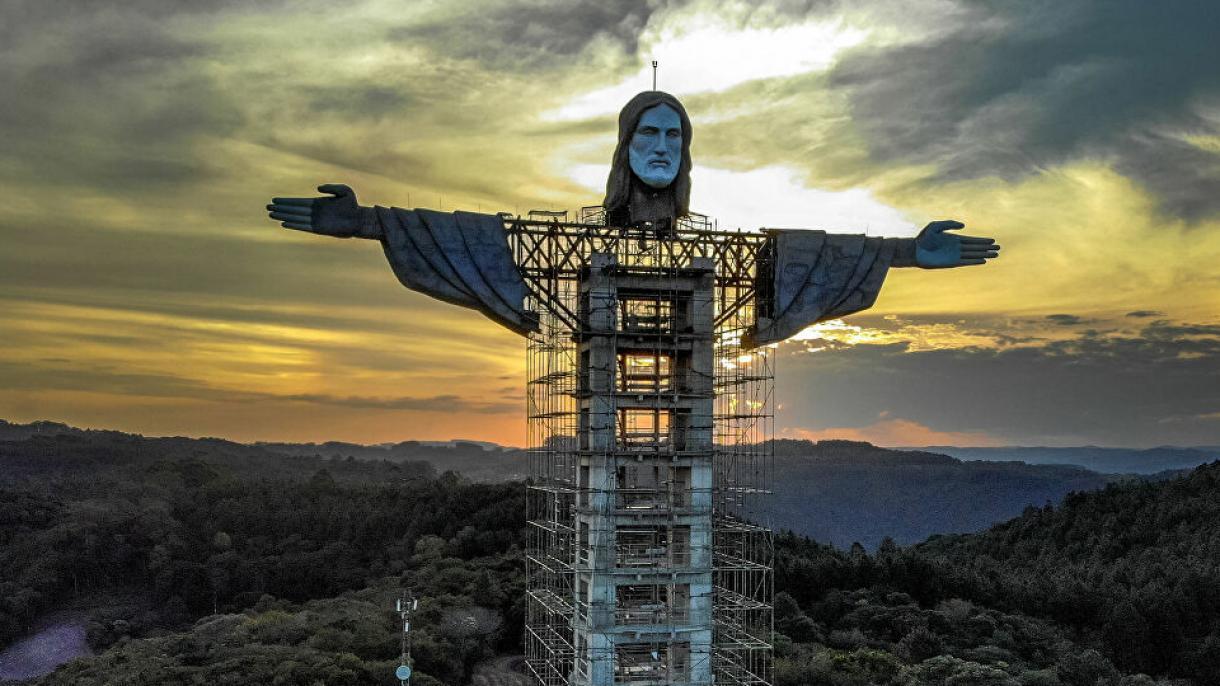A terceira estátua de Jesus mais alta do mundo é erguida no Brasil