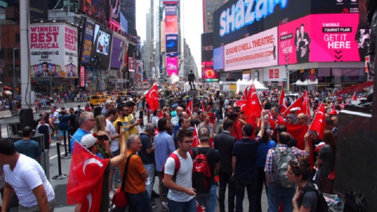حمایت مردم ترکیه از دولت قانونی مهمترین عامل شکست کودتا بود