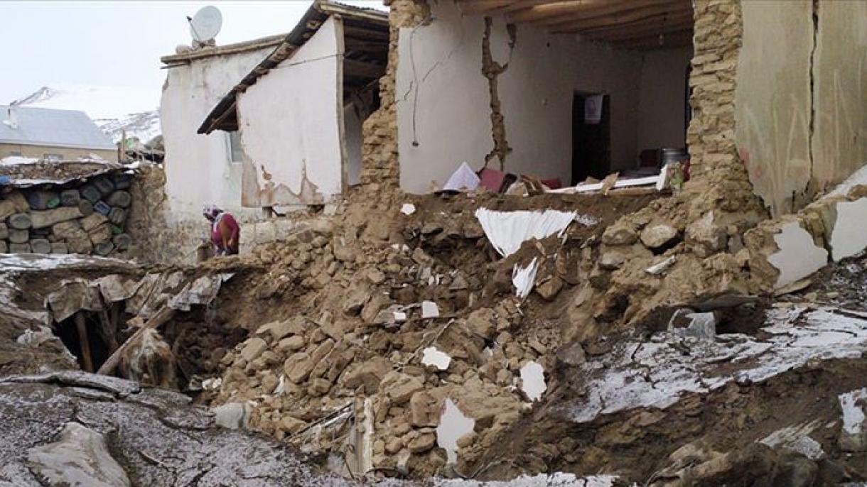 Terremoto in Iran, 7 vittime nelle citta' turca Van