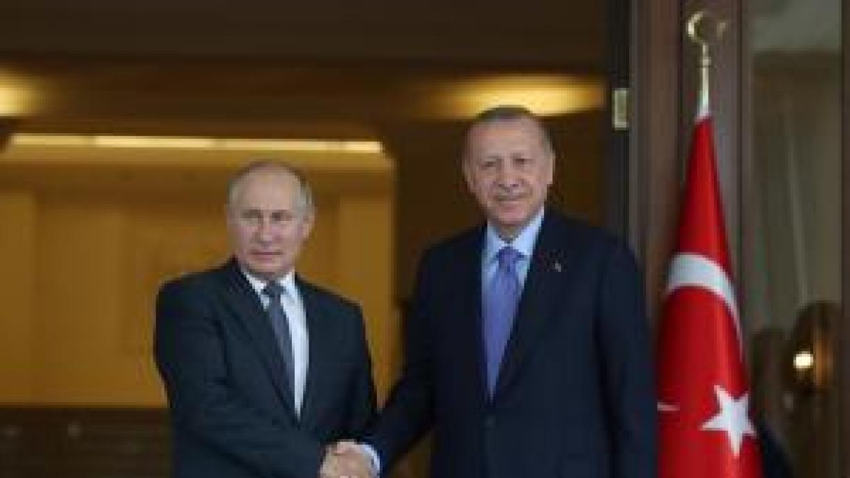 Erdogan e Putin discutem o fornecimento da vacina contra a covid Sputnik V