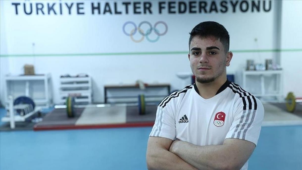 مدال طلای مسابقات وزنه‌برداری قهرمانی جوانان زیر 23 سال از آن ترکیه شد