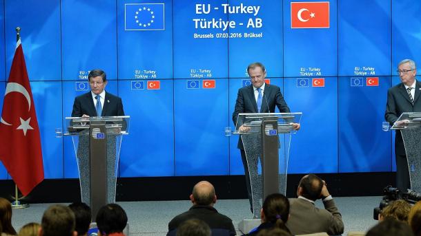Turquía y la UE, a punto de alcanzar un consenso sobre inmigrantes