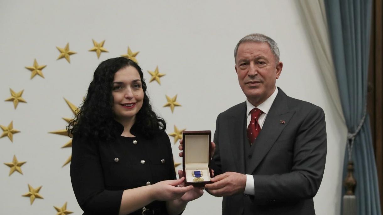 Акарга Косово Президенттигинин Аскердик медалы тапшырылды