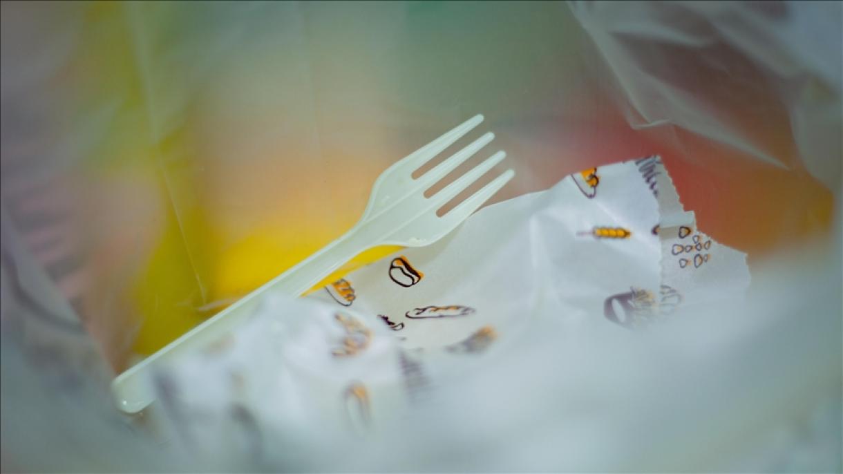 Обединеното кралство въведе забрана за пластмасовите прибори за хранене за еднократна употреба