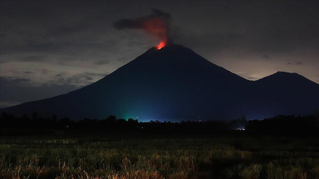 فوران کوه آتشفشان سمرو در اندونزی