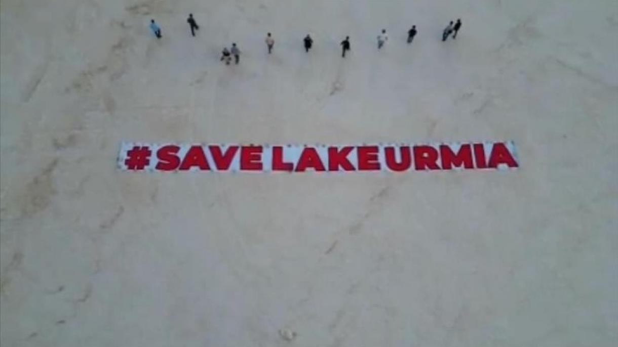 جلب توجه فعالان فرهنگی-زیست‌محیطی به خشک شدن دریاچه اورمیه