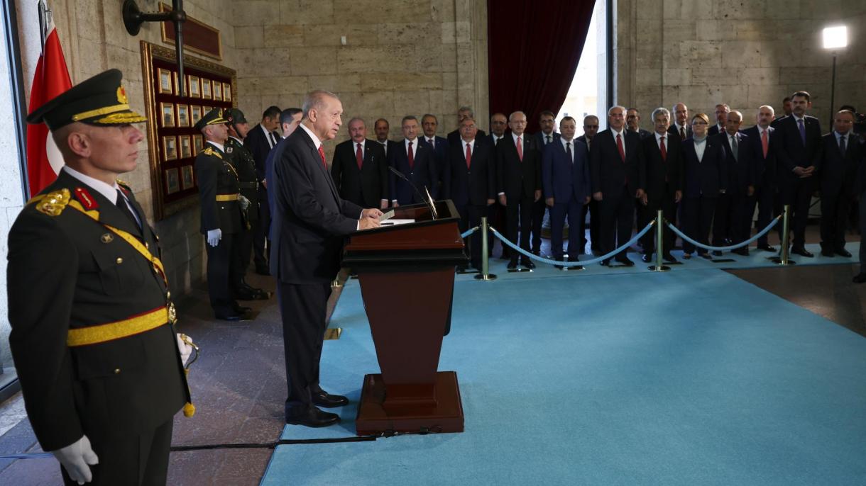 رئیس جمهور اردوغان از آرامگاه مصطفی کمال آتاتورک بازدید بعمل آورد