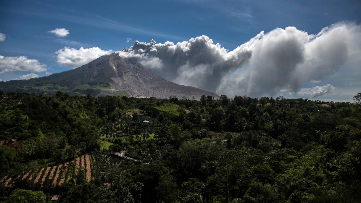 Továbbra is kitör az Agung vulkán az indonéziai Balin